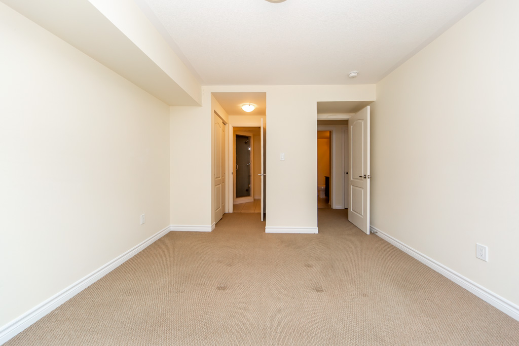 36-02-2420-baronwood-dr-oakville-31