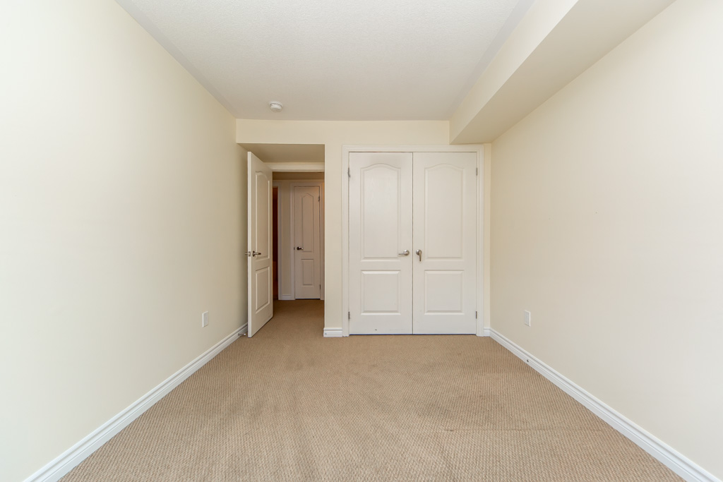 36-02-2420-baronwood-dr-oakville-37
