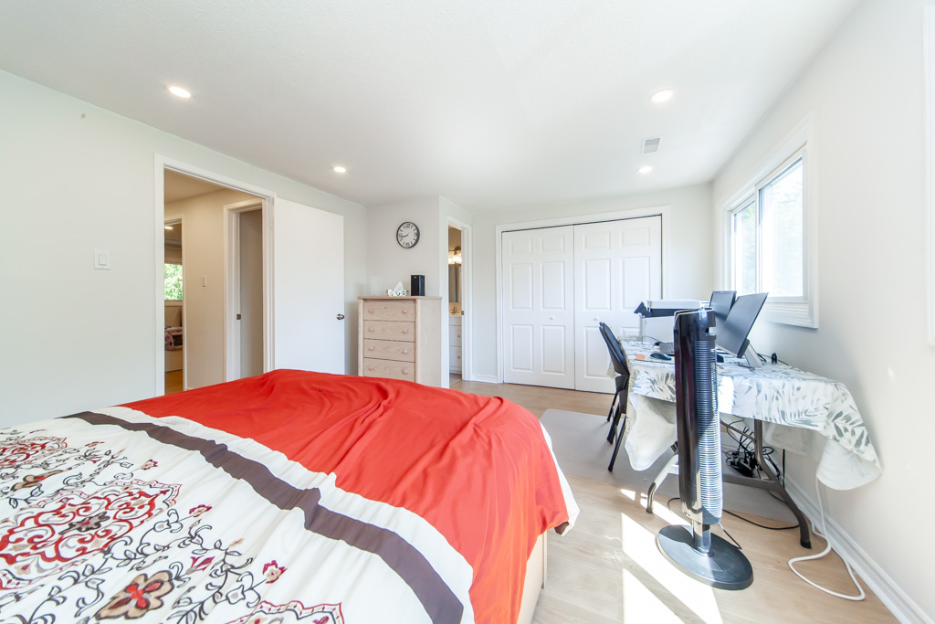 88-2050-upper-middle-rd-burlington-32