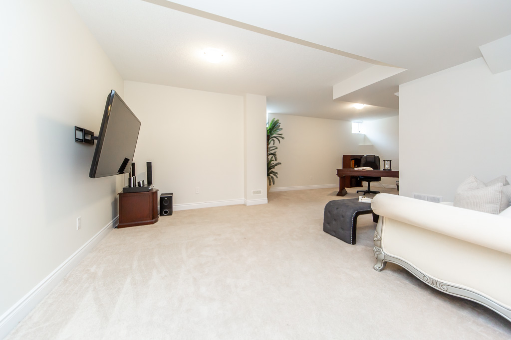 37-royal-west-dr-brampton-44