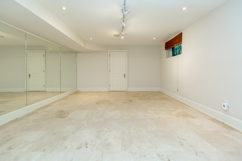 481-country-club-cres-mississauga-45