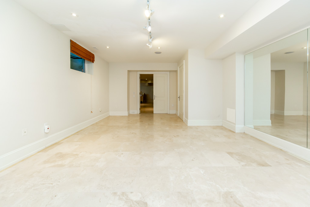 481-country-club-cres-mississauga-46