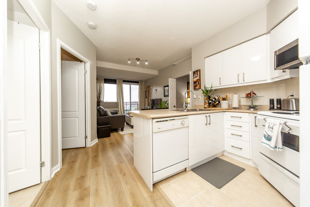 706-1600-keele-st-toronto-12