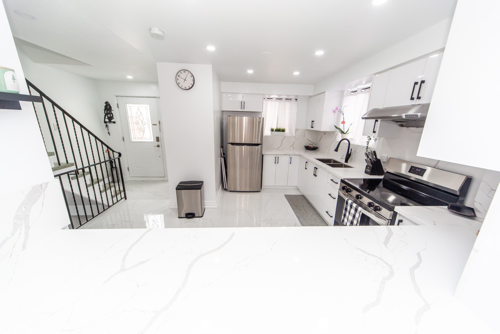 2-87-irwin-rd-etobicoke-16