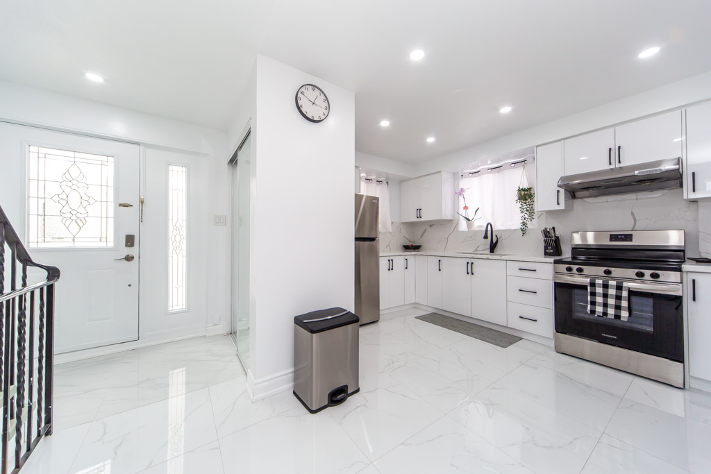 2-87-irwin-rd-etobicoke-17