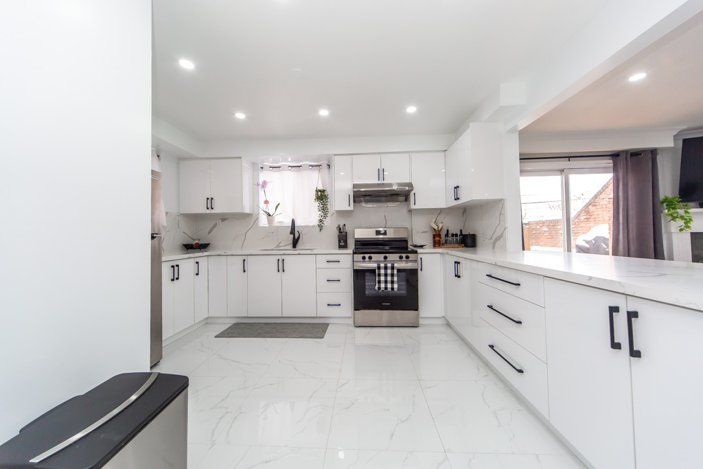 2-87-irwin-rd-etobicoke-18