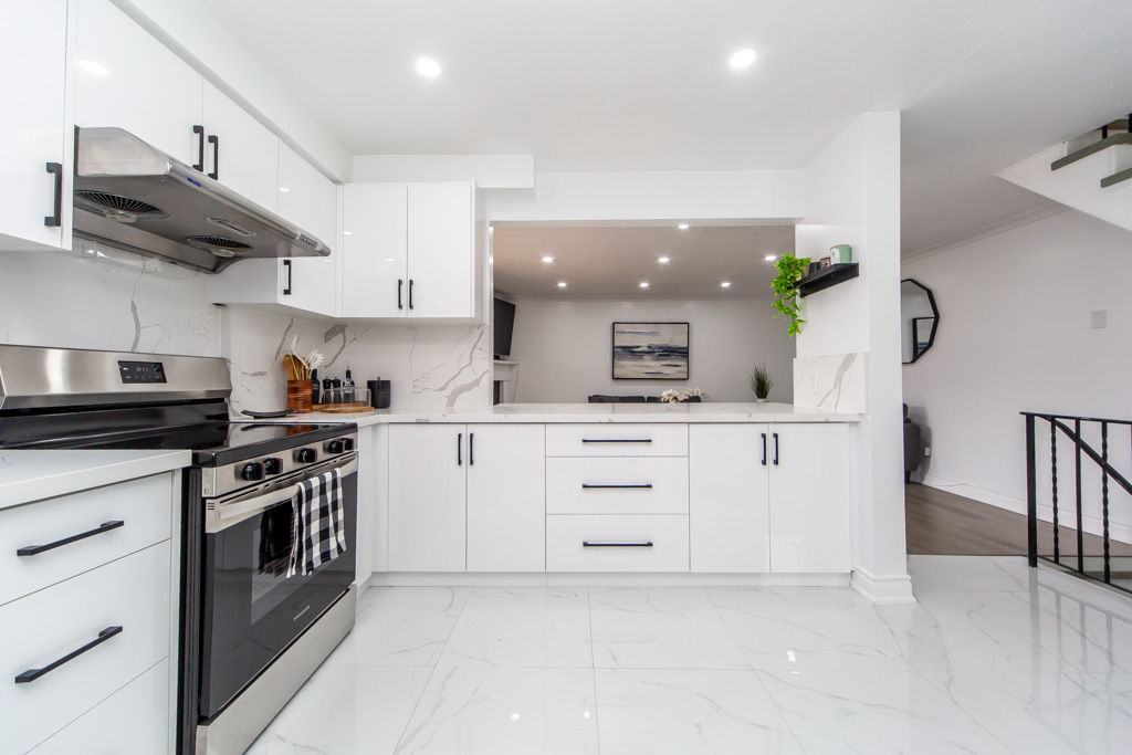 2-87-irwin-rd-etobicoke-21