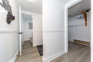 2-87-irwin-rd-etobicoke-40