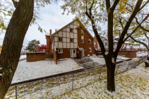 2-87-irwin-rd-etobicoke-5