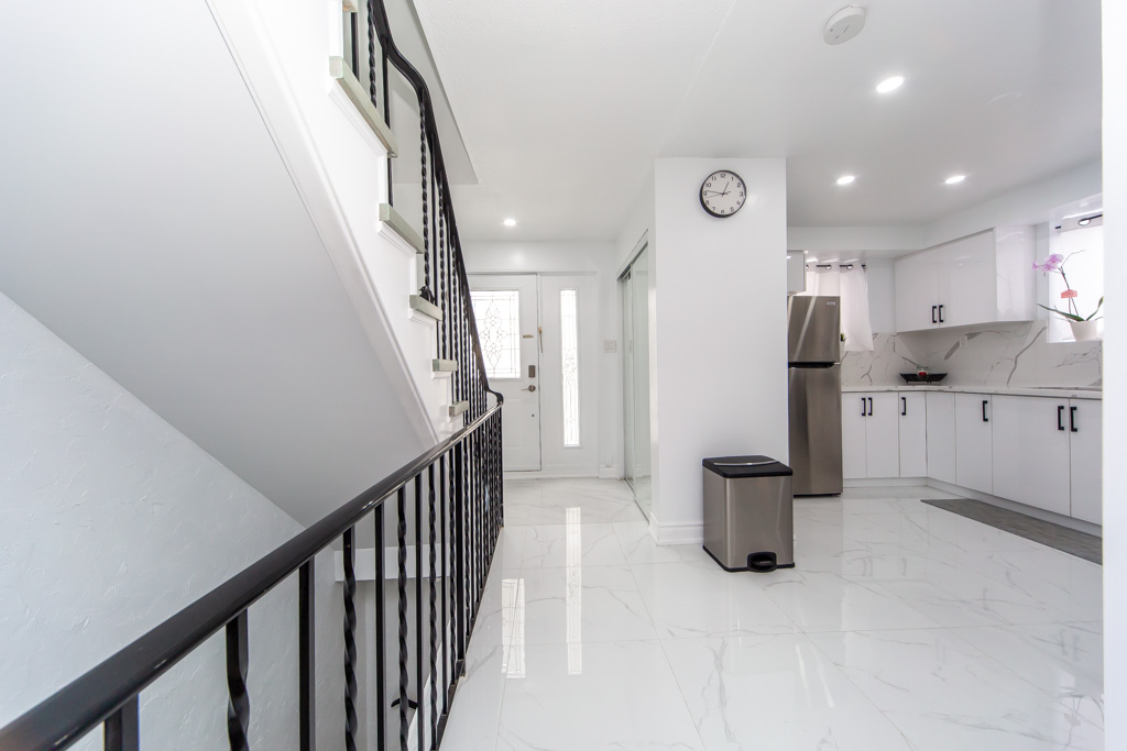 2-87-irwin-rd-etobicoke-7