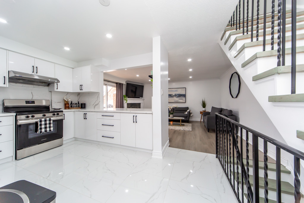 2-87-irwin-rd-etobicoke-9