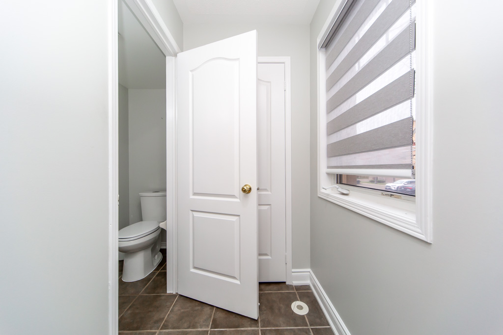 22-5050-intrepid-dr-mississauga-22