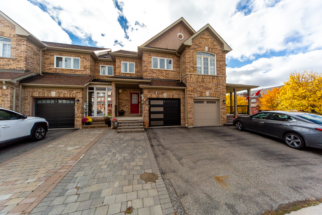 5-amulet-cres-richmond-hill-3