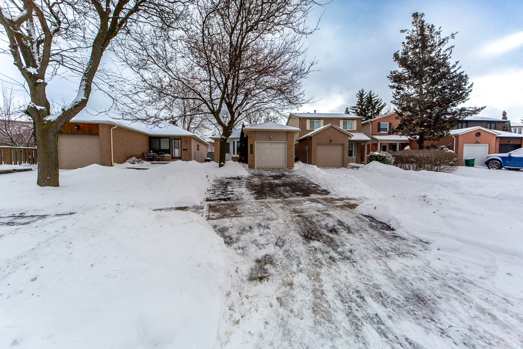 6172-kindree-cir-mississauga-1