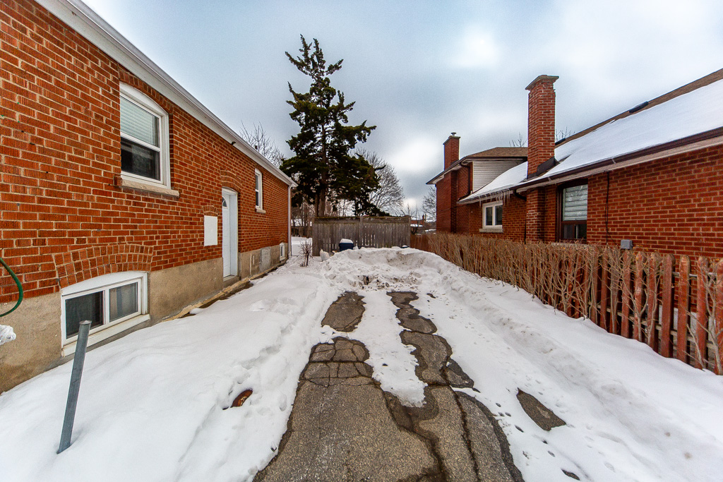 35-celt-ave-north-york-39