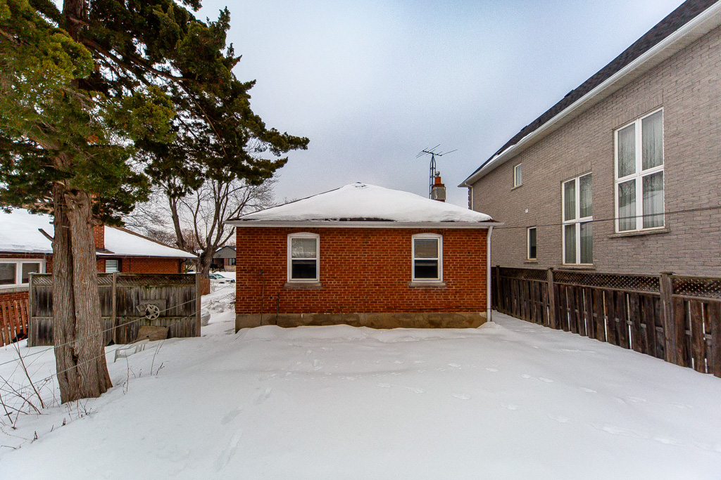 35-celt-ave-north-york-45