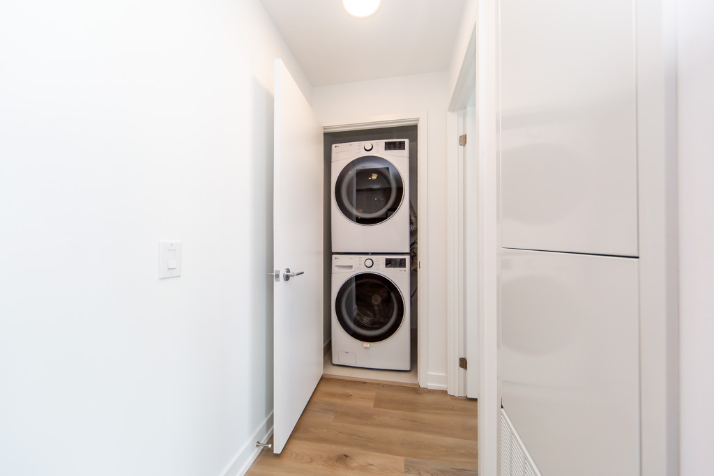 4005-395-square-one-dr-mississauga-36