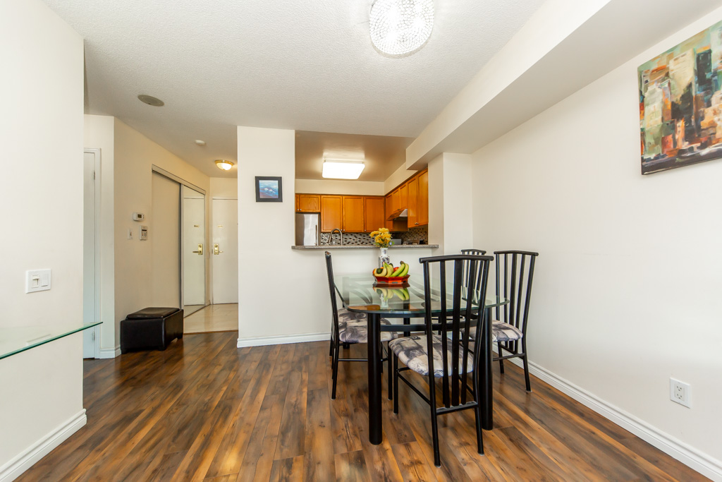 306-5-emerald-ln-vaughan-18