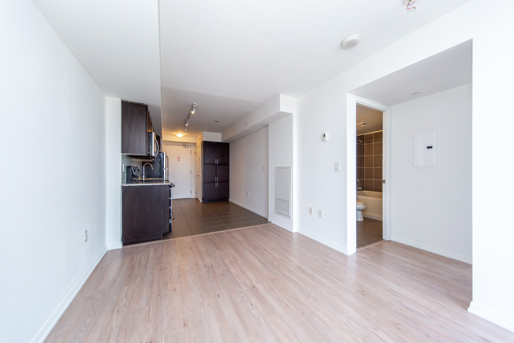 1121-800-lawrence-ave-north-york-15