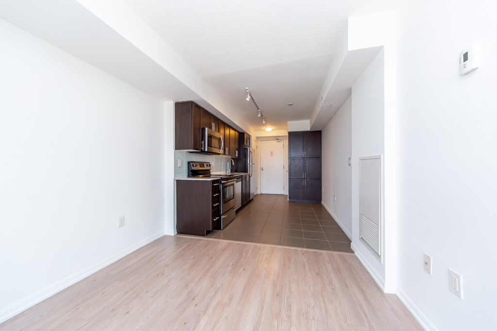 1121-800-lawrence-ave-north-york-17