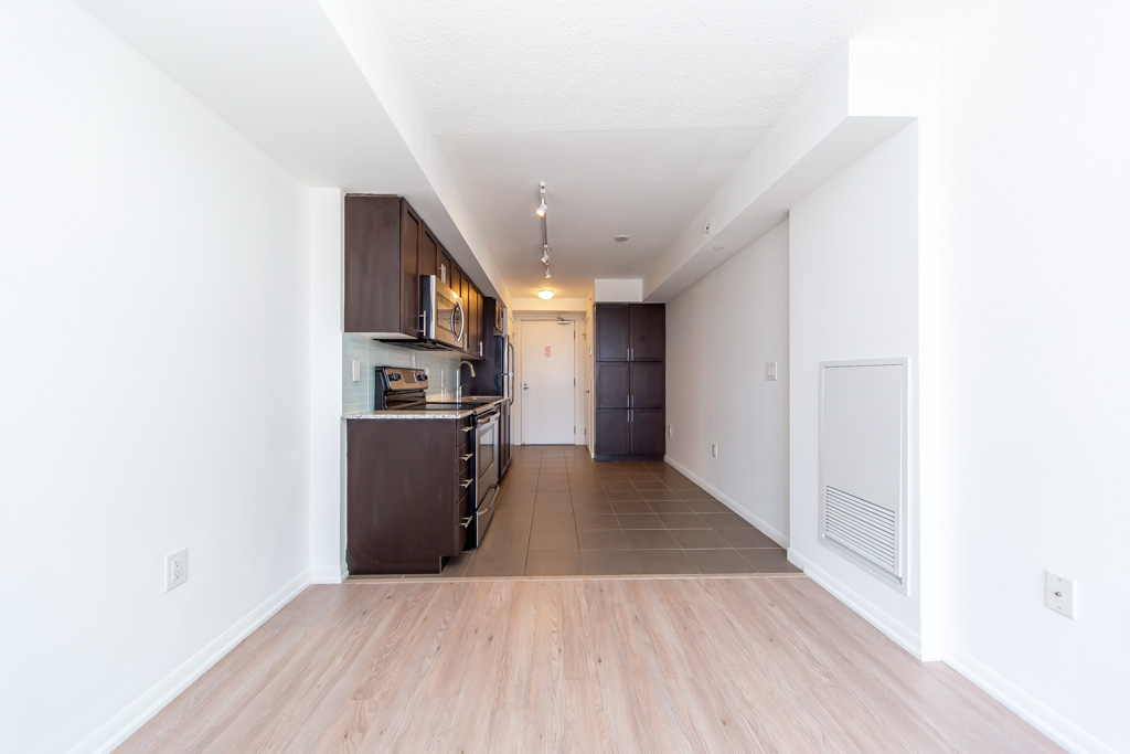 1121-800-lawrence-ave-north-york-18