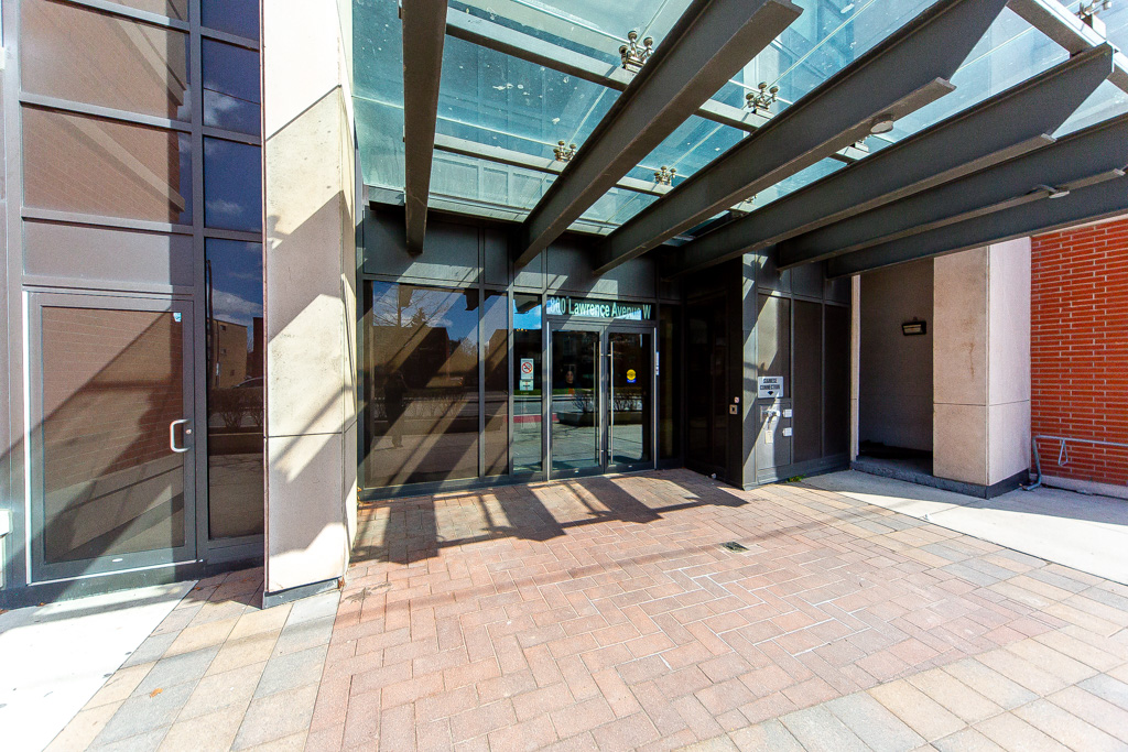 1121-800-lawrence-ave-north-york-7