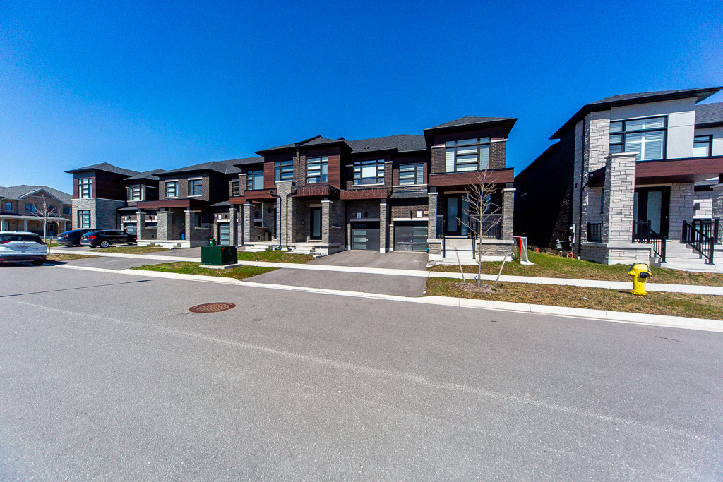 162-ogsten-cres-whitby-1