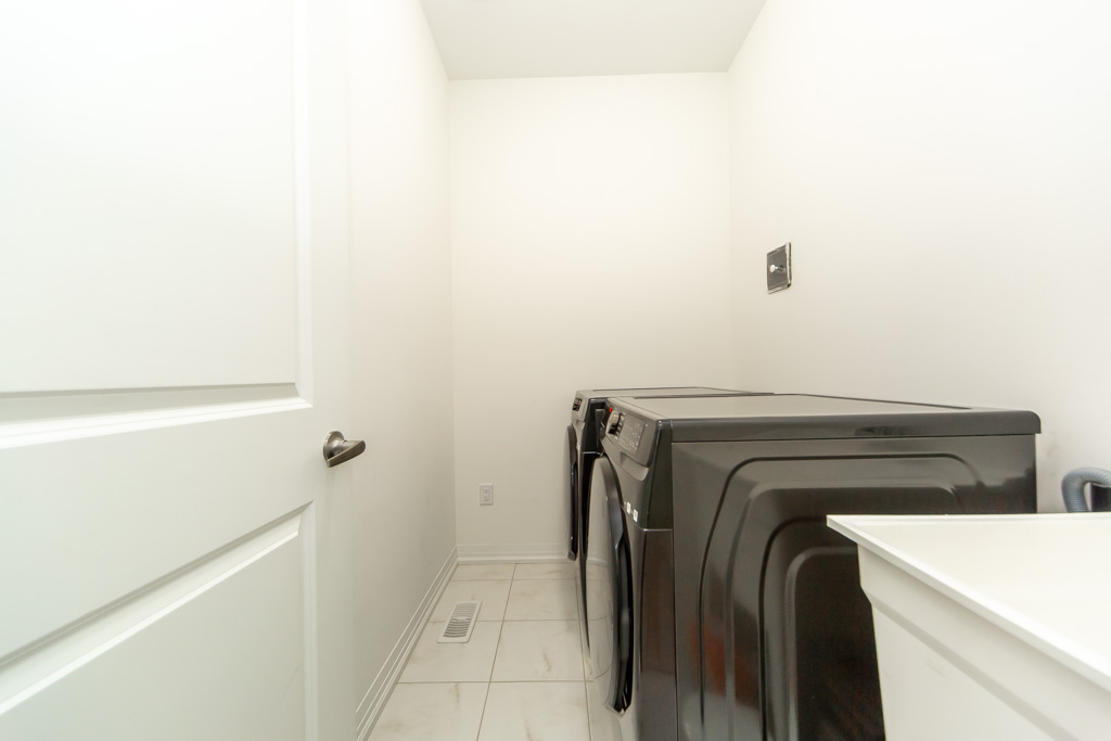 162-ogsten-cres-whitby-51