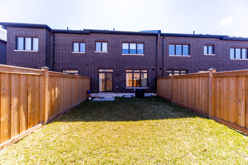 162-ogsten-cres-whitby-55
