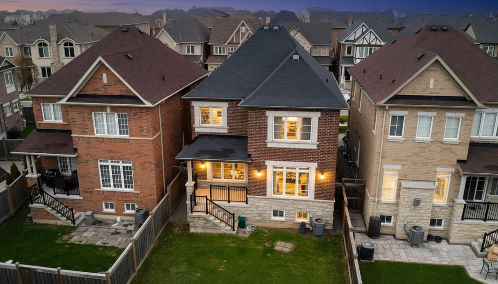 374-begonia-gardens-oakville-dusk-mls-3