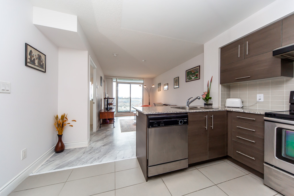 709-253-south-park-rd-markham-10