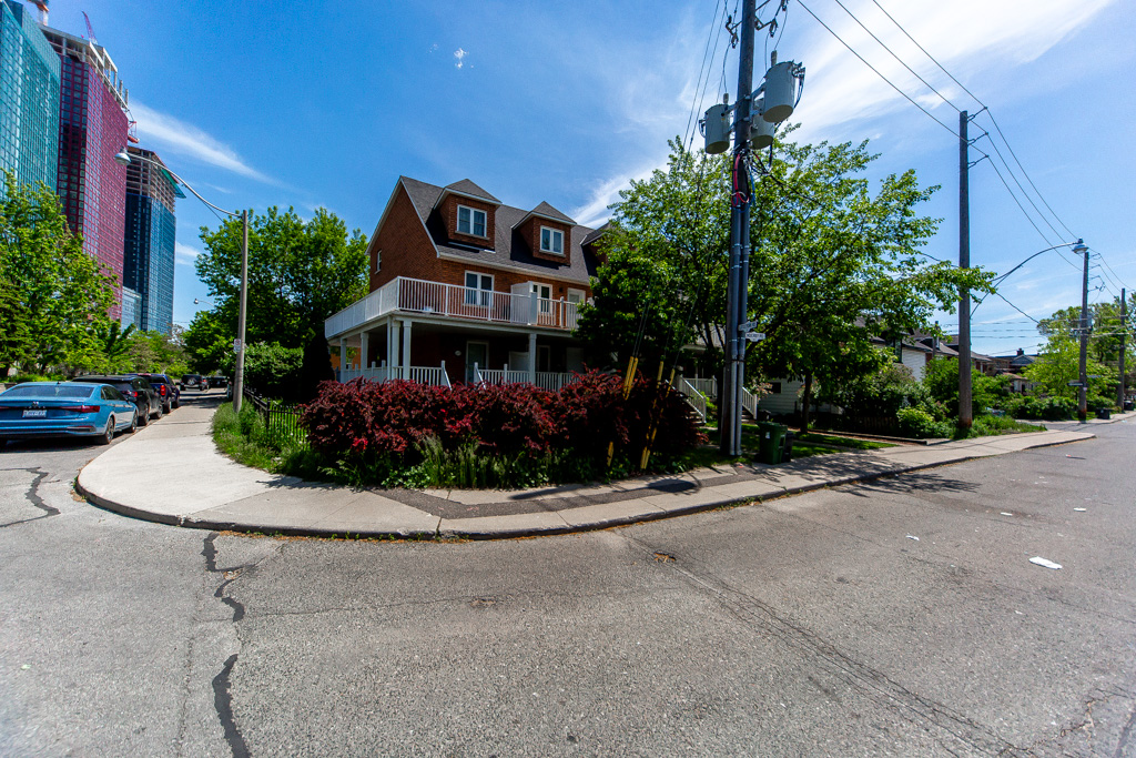 123-enderby-rd-toronto-3