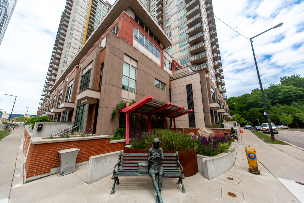 507-190-borough-dr-scarborough-55