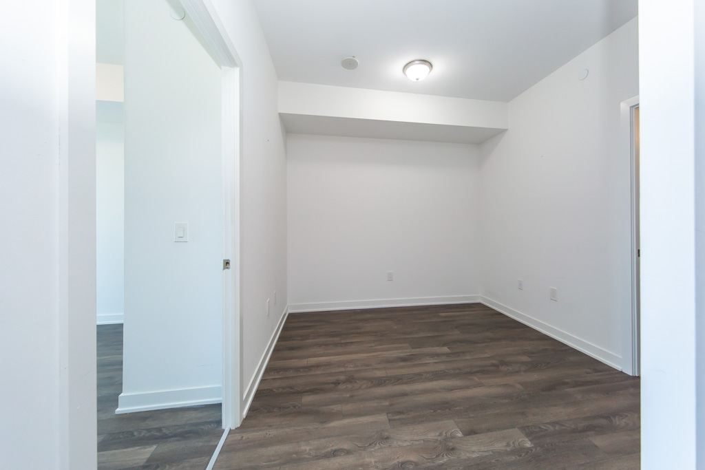 532-100-eagle-rock-way-vaughan-18