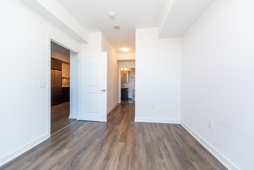 532-100-eagle-rock-way-vaughan-25