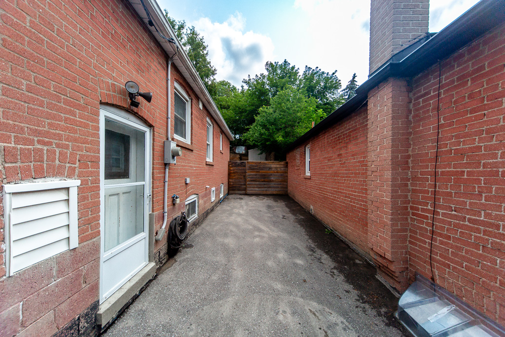 569-mcroberts-ave-york-34