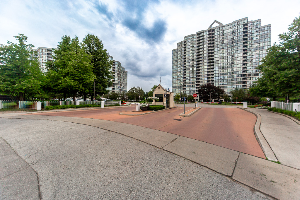 1111-1-rowntree-rd-etobicoke-1