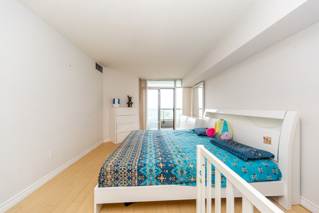 1111-1-rowntree-rd-etobicoke-29
