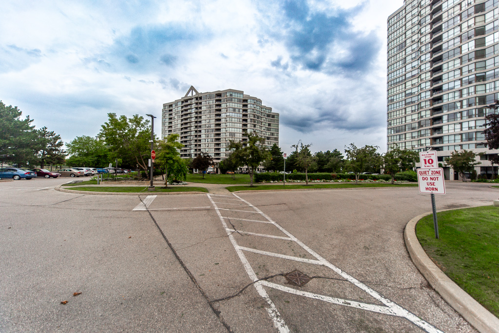 1111-1-rowntree-rd-etobicoke-3