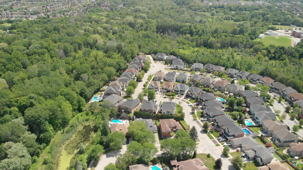 2304-canterbury-cres-pickering-1