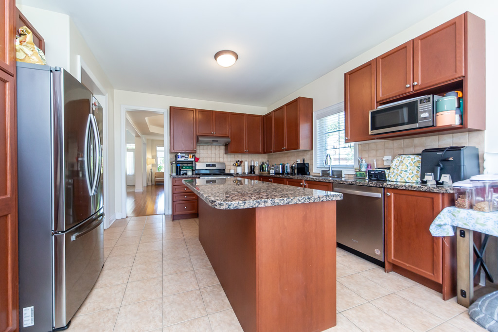 2304-canterbury-cres-pickering-24