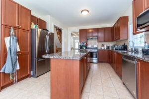 2304-canterbury-cres-pickering-25