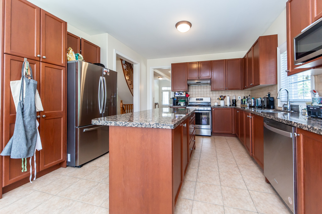 2304-canterbury-cres-pickering-25