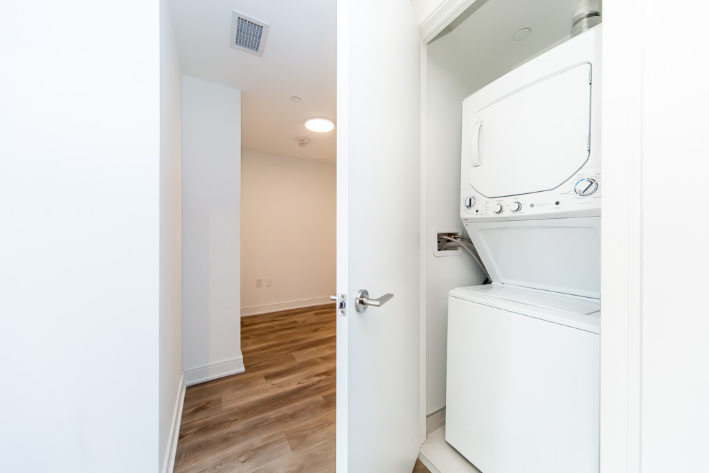 821-86-dundas-st-e-mississauga-23