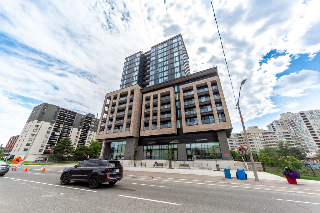 821-86-dundas-st-e-mississauga-3