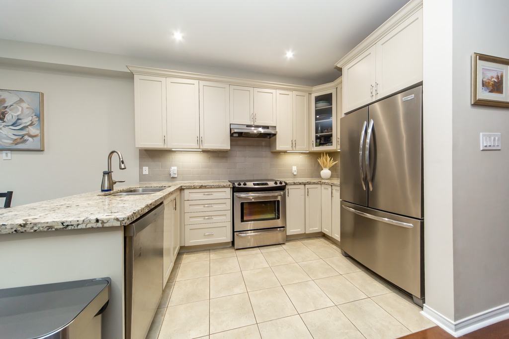 83-spruce-pine-cres-vaughan-25