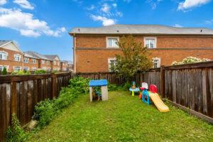 83-spruce-pine-cres-vaughan-57