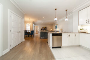 215-7-bond-cres-richmond-hill-10