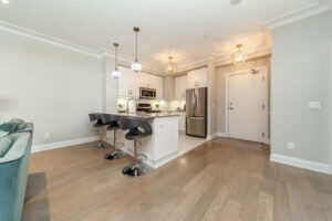 215-7-bond-cres-richmond-hill-19
