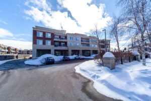 215-7-bond-cres-richmond-hill-2